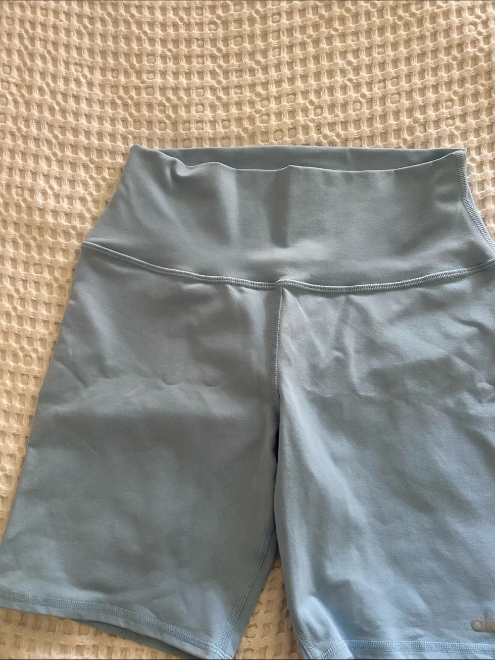 Alo Yoga M  shorts EUC
